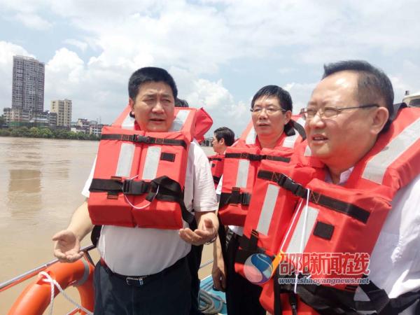 傅奎代表省委省政府来邵阳市检查指导防汛救灾