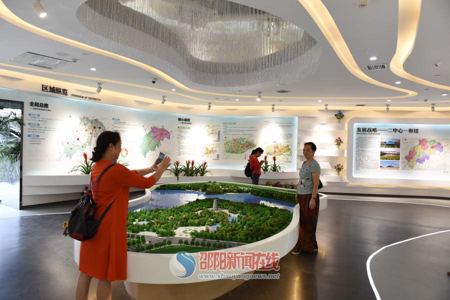 邵阳市文化馆等“四馆”正式开门迎客 百姓喜收“文化大礼包”