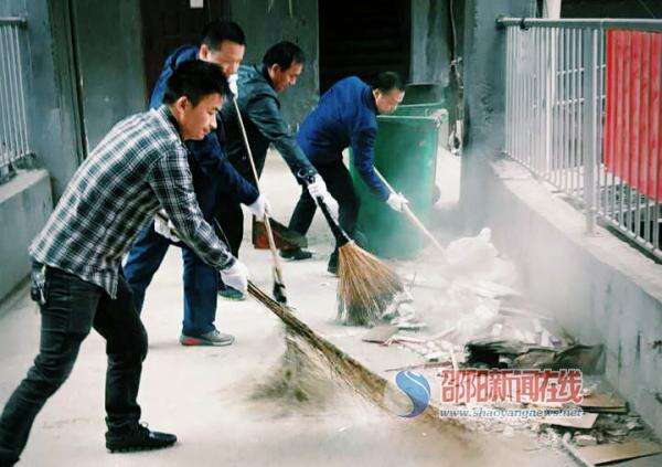 双清区东风路街道办事处组织志愿者开展社区服务活动