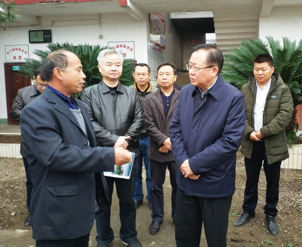 龚文密到邵阳县宣讲党的十九大精神并调研脱贫攻坚工作