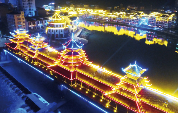 绥宁县城夜景迷人 巫水两岸流光溢彩