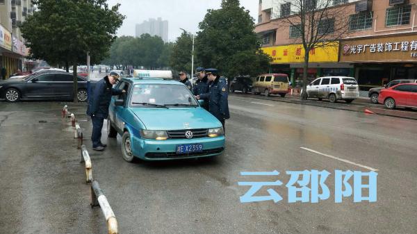 邵阳市交通运输综合执法支队打击出租车违规行为