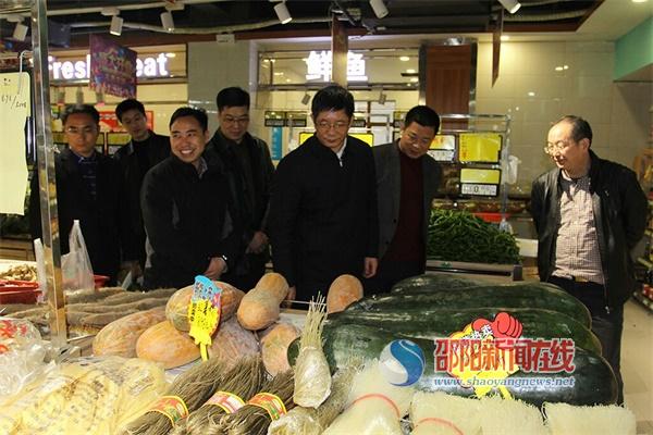 刘事青突击查岗并看望慰问一线工作人员