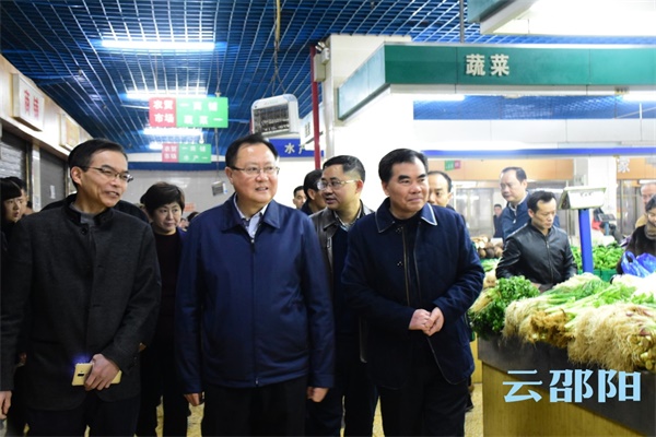 龚文密检查春节期间市场供应工作：加大货源供给 确保质优价稳