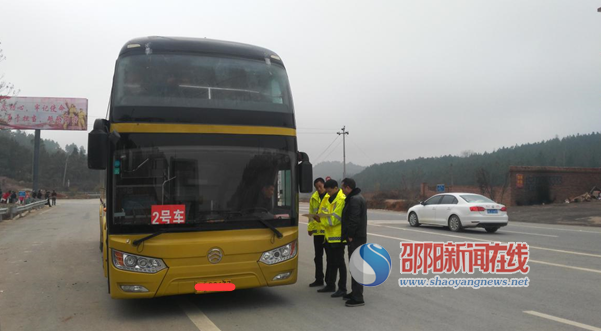 新邵运管所：联动执法  确保 道路运输春运安全