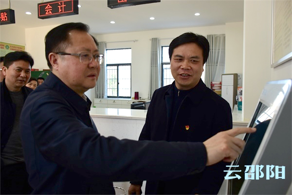 龚文密在邵东县调研基层党建工作时要求：夯实基层基础 筑牢战斗堡垒