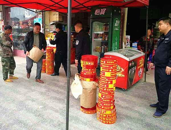 新邵县陈家坊镇开展清明节前烟花爆竹“打非”专项整治行动