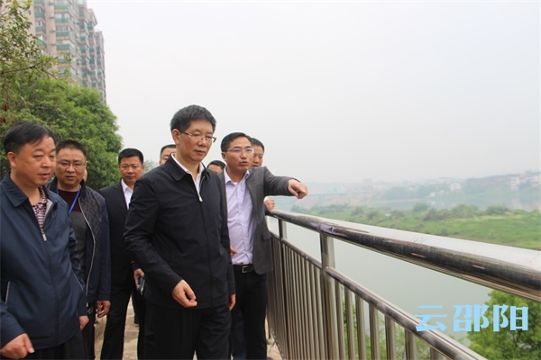 刘事青市长来到资江南岸，为了加快推进这项事关全市人民的重要工程！