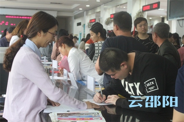 双清区举办就业扶贫职业介绍招聘会 312人达成求职意向