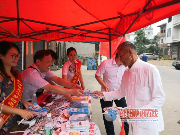人行邵阳中心支行深入邵阳县塘田市镇开展金融科技宣传活动