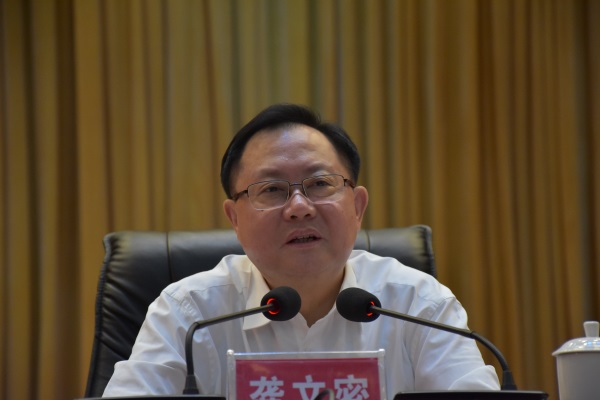 龚文密：以背水一战的决心和勇气打赢打好脱贫攻坚战