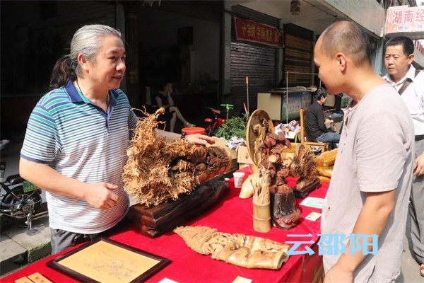 百余件精品非遗作品展出 邵阳市民近距离感受非遗魅力