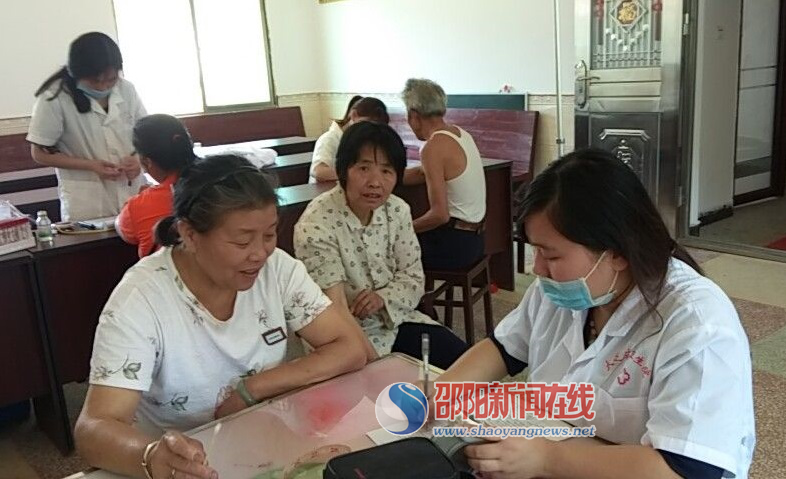 新邵太芝庙：医生服务到社区  爱心义诊暖人心