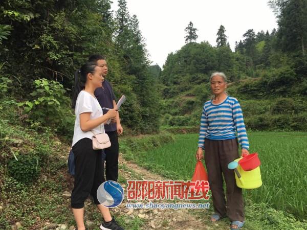 绥宁县税务干部“入户见人一小时” 深入推进结对帮扶