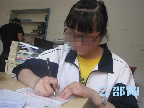 隆回女孩袁玉英：浴火重生 圆梦大学