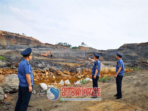 邵阳市交通综合执法支队严查货运车辆 扬尘污染问题