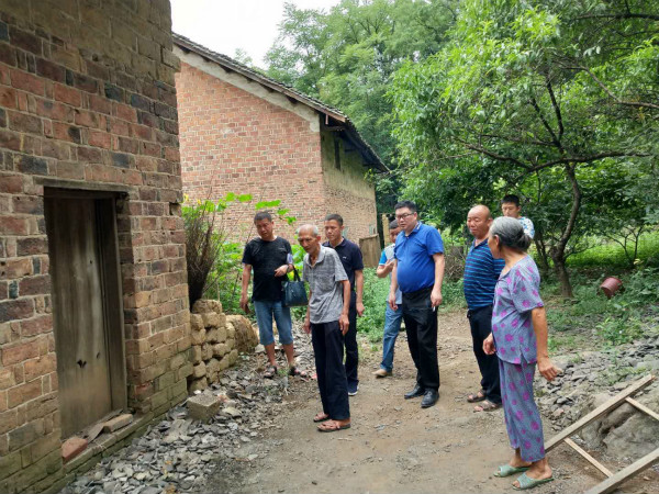 小塘镇：危改进度督查，点亮贫困群众安居梦