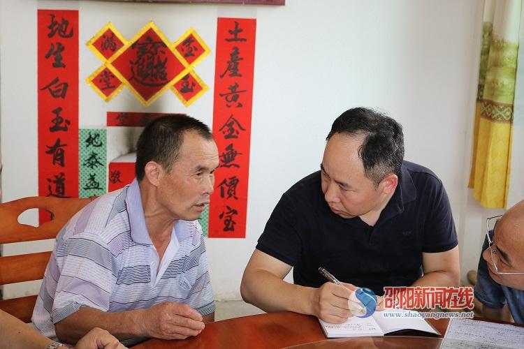 省委台办副主任傅雷一行赴隆回县山界回族乡大坪村开展结对帮扶