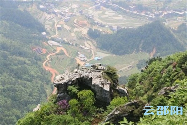 神秘的十重大界山峰惊现千年古瑶寨遗址