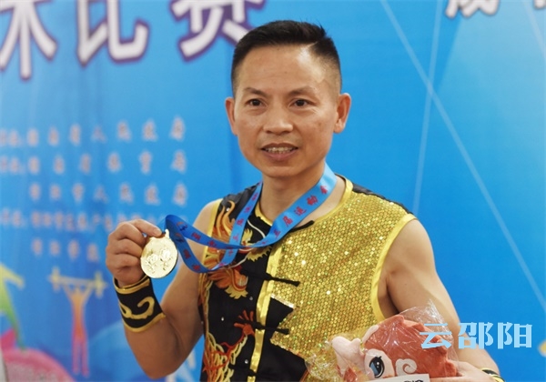 孙千里为邵阳在省运会上夺下第二块金牌！