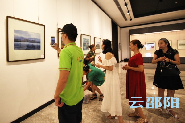湖南省第十三届运动会体育书法摄影艺术展开展
