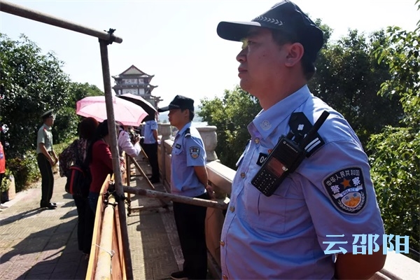 邵阳3000警力“水陆空”护航省运会龙舟赛