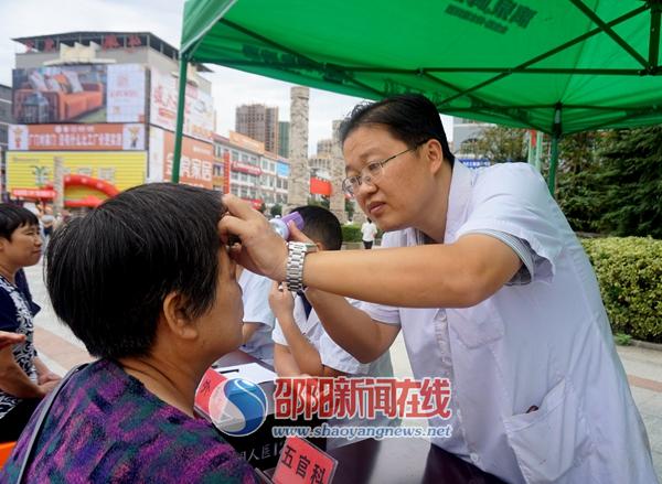 洞口县人民医院成功开展 “服务百姓健康行动”义诊活动
