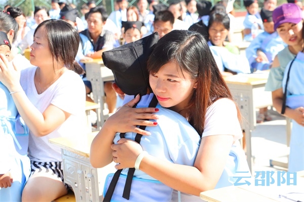 邵阳拍客 | 朱砂启智、开笔启蒙……双清区一小学重现古风“开笔礼”
