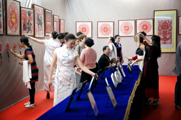 邵阳拍客 | 国庆期间，新邵举办剪纸作品展