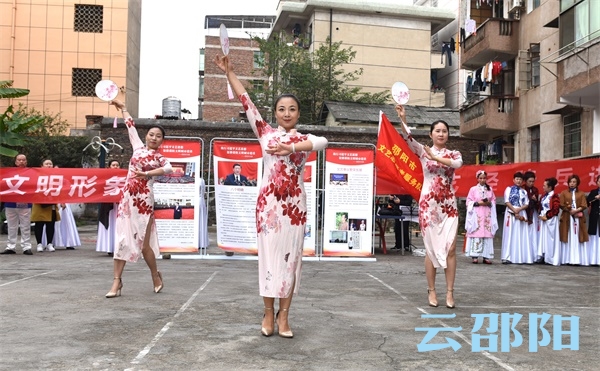 邵阳拍客|“文艺轻骑兵”为老人们带来了快乐
