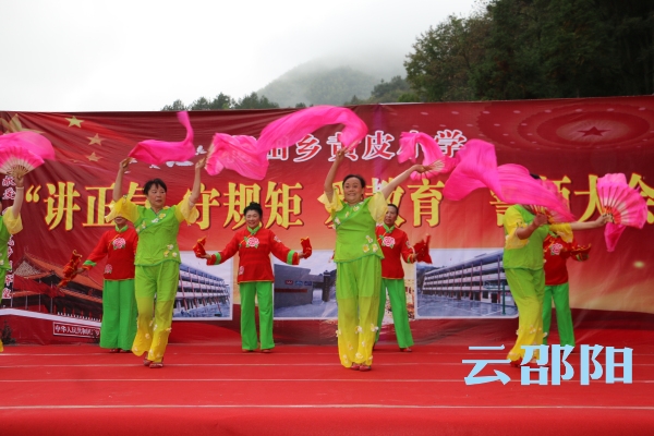 邵阳拍客丨隆回“快乐之声”老年艺术团义务为群众演出180场次