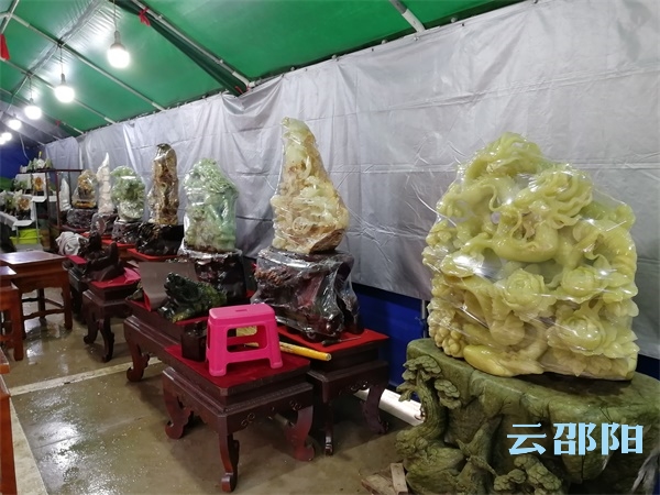 还在布展中就有人花高价抢单了，是什么东西这么火？