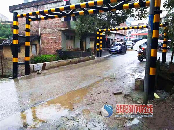 邵阳县公路局拆除重建危桥 保群众出行安全