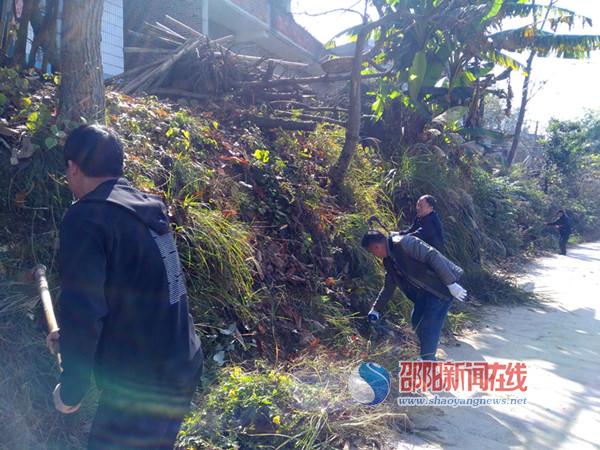 新邵县潭府乡樟树村开展社会公德教育推进会