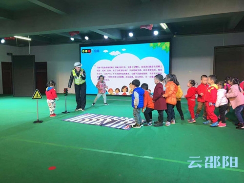 大祥交警多措并举助力“创文”