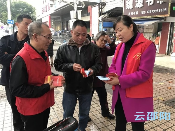 邵阳拍客丨市人社局组织党员志愿活动进社区