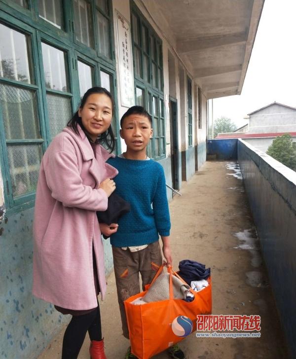 邵东县周官桥乡东市小学一抹温情 融化寒冬