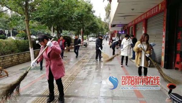 邵东县自来水公司开展志愿服务活动为创建文明卫生城市做贡献