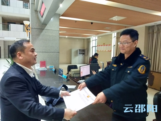 邵阳首批网络预约出租车经营许可证今日发出！