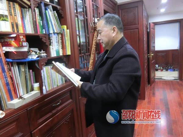 李朝晖:左手经商,右手艺术与慈善