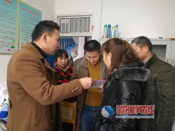 新邵县民政局新田铺敬老院检查防寒、安全工作并慰问在院老人