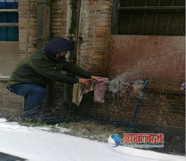 新宁供水人坚守岗位保障供水