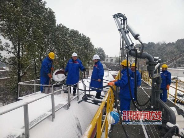 ​中石化不畏风雪为您服务