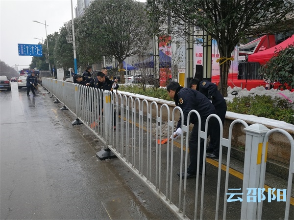 双清城管全力恢复城区市容秩序