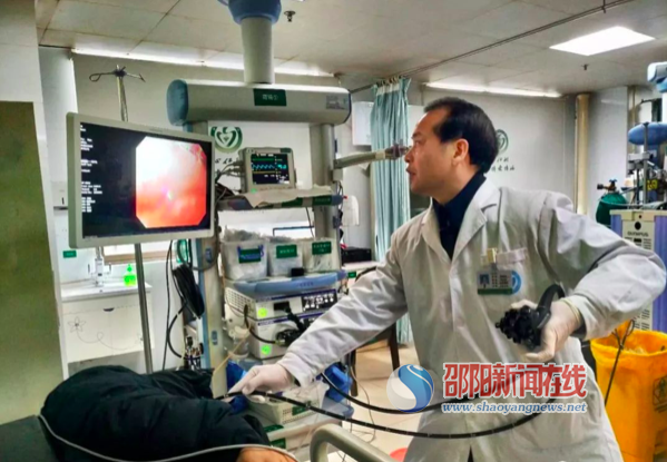患者治病钱被偷 接诊医生解囊相助