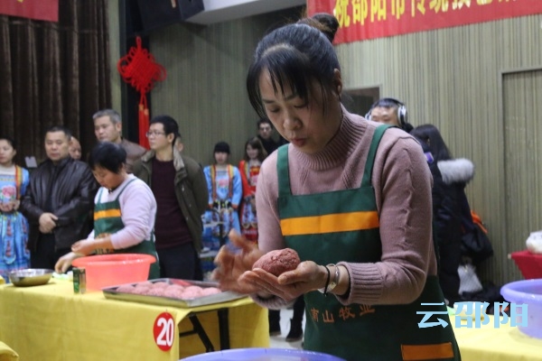 邵阳猪血丸子制作技能大赛举行！邵阳县和隆回赢了
