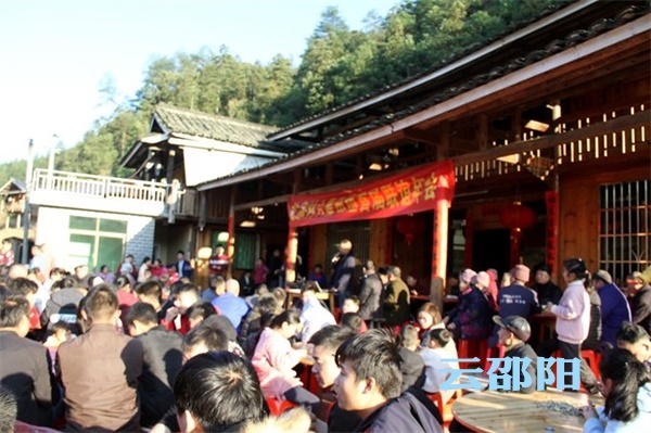 阳光灿烂的日子里，绥宁这个山村在热闹些啥？