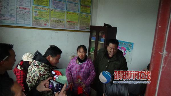 城步县农业局慰问火灾受困群众