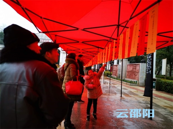 城南公园里迎元宵 一千余条灯谜待解
