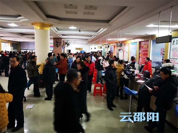 隆回县新春招聘会助力返乡农民工本地就业